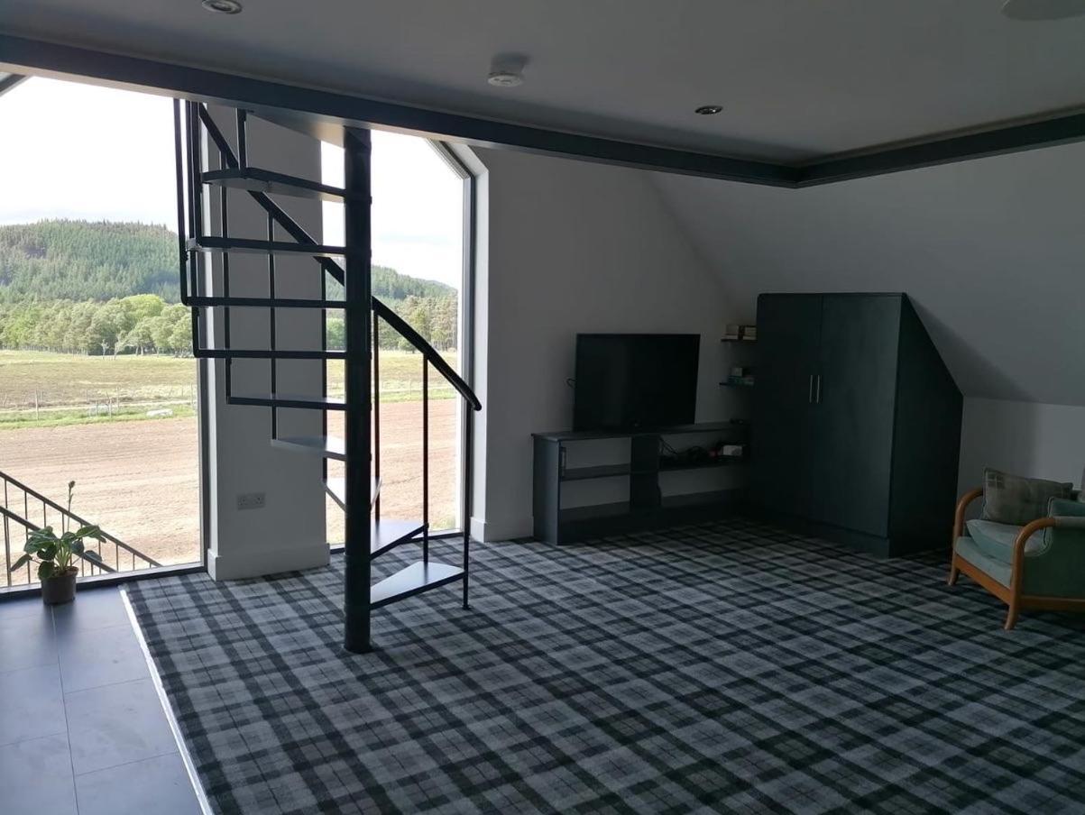 Rest At Last - Highland Apartment With Private Hot Tub Whitebridge  Esterno foto