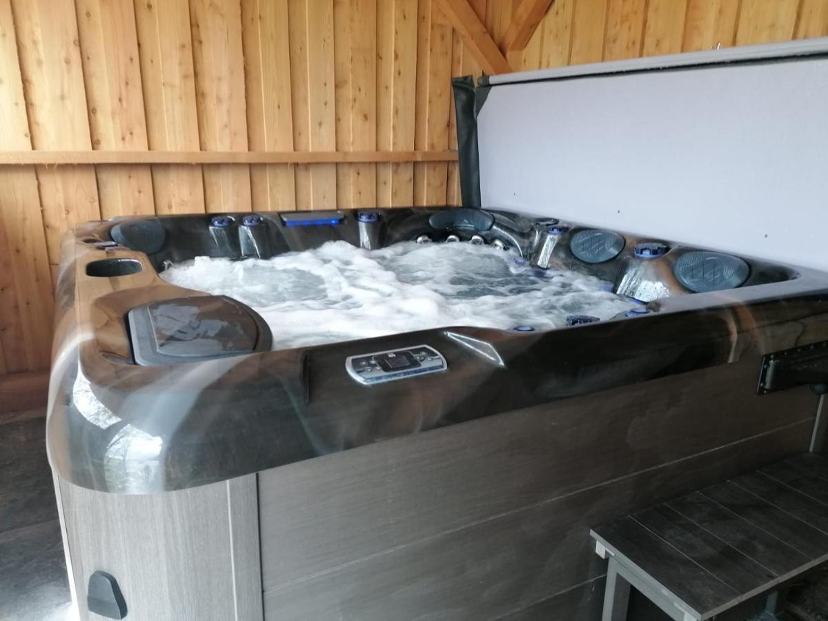 Rest At Last - Highland Apartment With Private Hot Tub Whitebridge  Esterno foto